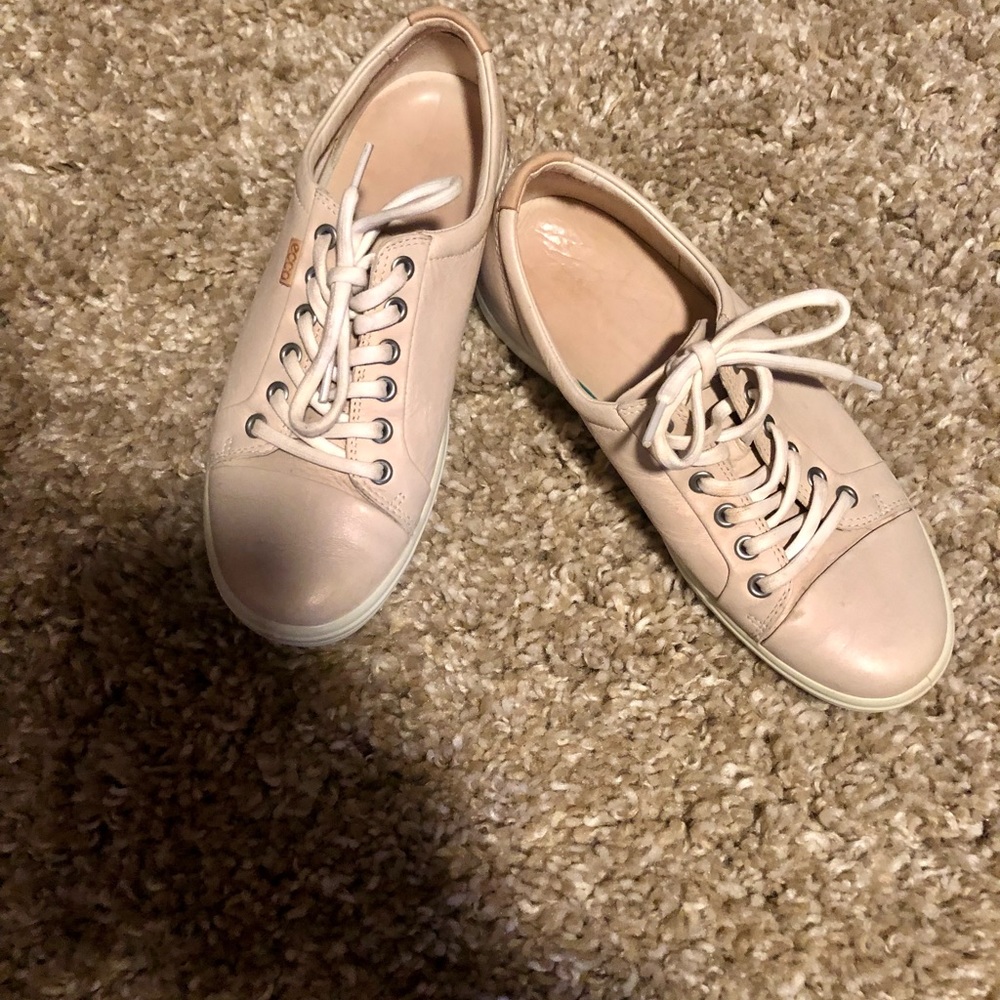 Ecco women’s soft 7 sneaker